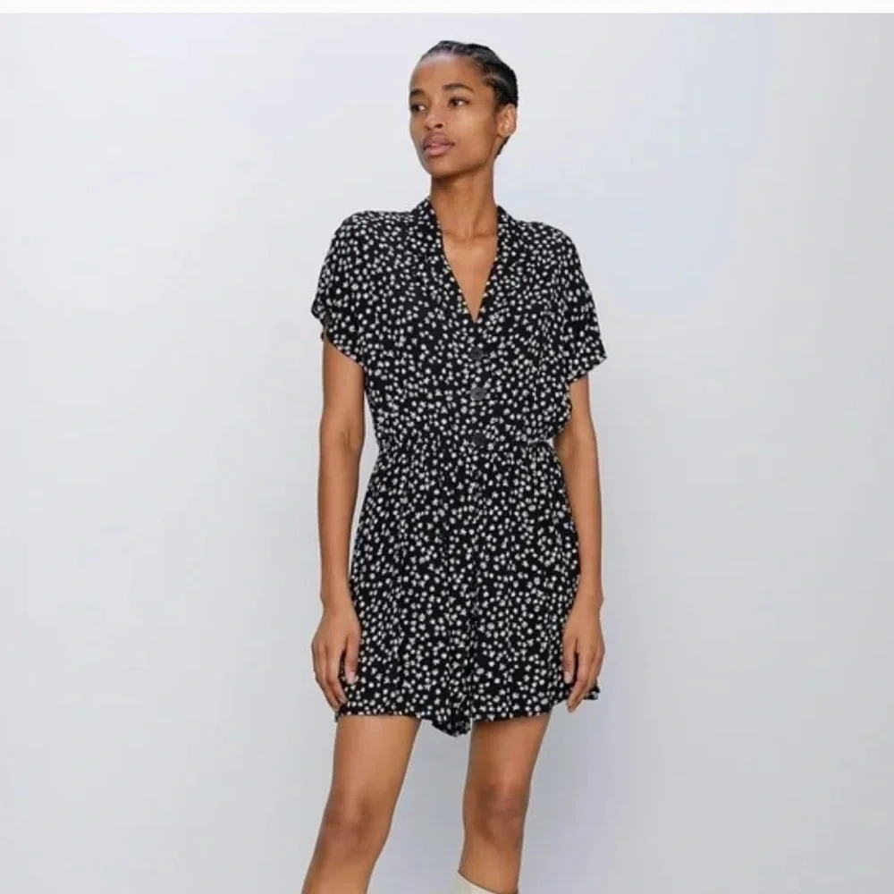 🖤 Zara Black Floral Print Flowy Short Jumpsuit/Romper